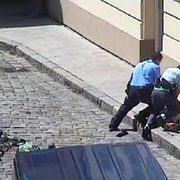 Odhaleni, obviněni a šup s nimi do vazby