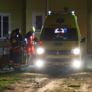 Muž se na tržnici otrávil výfukovými plyny