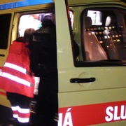 Záchranář vyrazil k pacientovi opilý