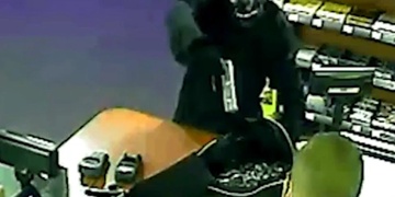 Celé video přepadení čerpací stanice