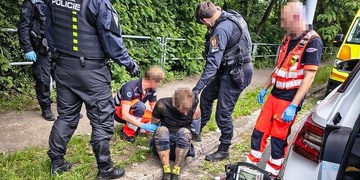 Zfetovaný vandal utíkal strážníkům