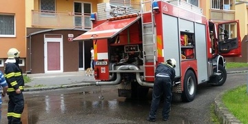 Ve výškové budově došlo k požáru, naštěstí jen oběda na plotně – , 