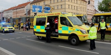 Dívku srazily hned dvě tramvaje najednou – , , 