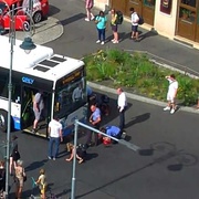 Žena střet s autobusem nepřežila