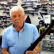 Omezovat legální držení zbraní je nesmysl
