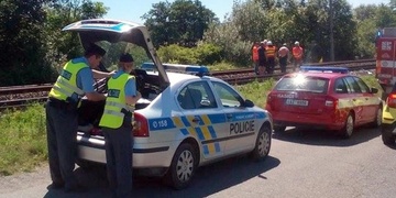 Žena skočila pod vlak
