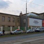 Žena v ubytovně tajně porodila do záchodu