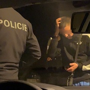 Skupinu mládeže napadlo a zbilo několik cizinců