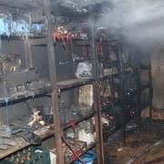 Oheň se z garáže šířil na dům