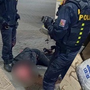 Utíkáte od vykradené čerpačky s náručí zboží a zrovna potkáte policejního technika, který tam míří