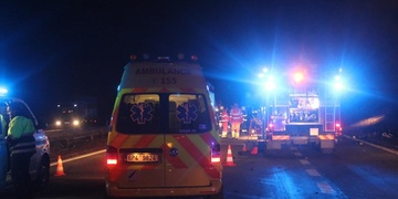 Nehoda na D5, několik zraněných lidí na místě