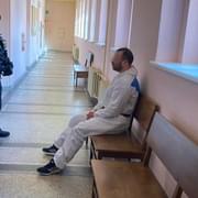 Litevec, který se kvůli hádce o válce pokusil zavraždit dva muže, byl dnes vzat do vazby