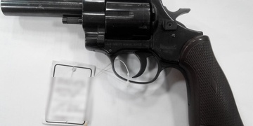 Opilec na náměstí vytáhl revolver a zahájil palbu