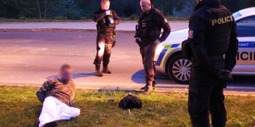 Pacient utekl z odvykačky skrz zavřené skleněné dveře