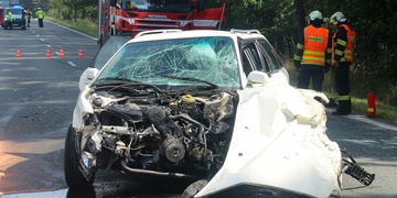 Vážná dopravní nehoda uzavřela hlavní tah na Karlovy Vary