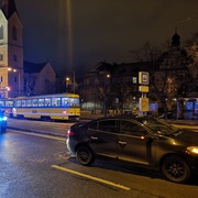 Střet auta se silně opilým chodcem