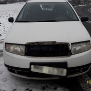 Padající led z kamionu způsobil další nehodu