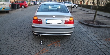 Sražení dvou chodců při parkování