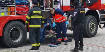 Požár zahradního domku, na místě jeden zraněný