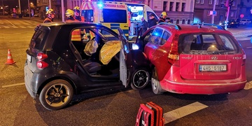 Střet dvou aut u nádraží Plzeň-Jižní předměstí