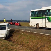 Hromadná nehoda pěti vozů uzavřela silnici na Klatovy