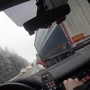 Policisté eskortovali ženu na operaci