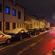 Opilá zlodějka poškodila auto
