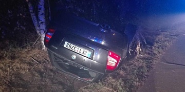 Noční nehody: Mladík s 2,36 promile zranil u Líní sebe i spolucestující