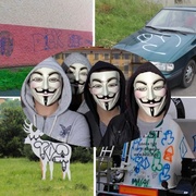 Sprejeři v maskách Anonymous řádili ve velkém