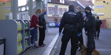 "Když vám nefungují záchody, vychčiju se tady!"