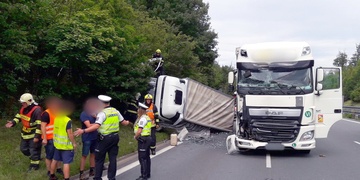 Střet kamionu a dodávky na dálnici D5