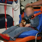 Špatně upevněný náklad zranil čtyřletou holčičku, policie hledá svědky