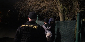 Cizinci vymlátili hospodu a zranili několik lidí včetně obsluhy