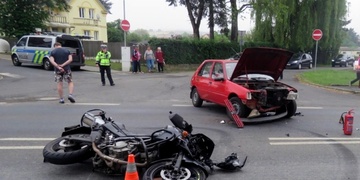 Další střet osobního vozidla s motocyklem
