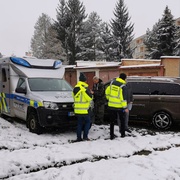 V garáži byl nalezen zastřelený muž
