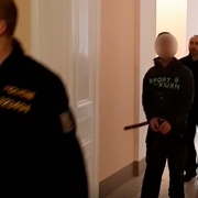 Vykrádali domy, kanceláře i auta