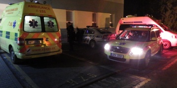 Šli mu zachránit život a on je napadl