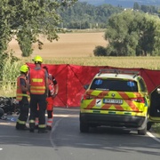 Během dvou hodin další tragická dopravní nehoda, tentokrát zemřel motocyklista