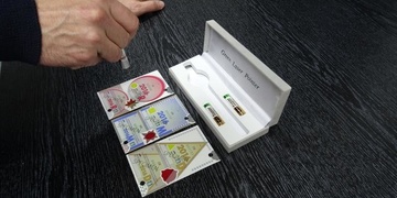 Pozor na falešné dálniční známky, celníci vyrážejí s laserovými kontrolními pery