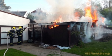 Ranní požár přístavku