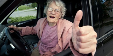 Babča se opila a autem vyjela na výlet