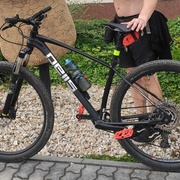 Krádež kola před Decathlon Plzeň Bory