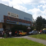 Požár hotelu, přes sto evakuovaných osob, škoda v milionech