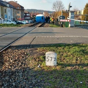 Vlak na přejezdu srazil a usmrtil muže