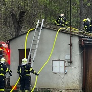 Požár kabin fotbalového hřiště