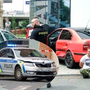 Při ujíždění naboural policejní vůz