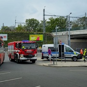 Autobus srazil ženu a přejel jí obě nohy