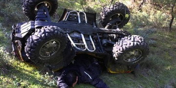 Havárie čtyřkolky v pískovně