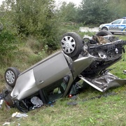 Tři řidičky převrátily vozidla na střechu a opakovaně startoval vrtulník LZS