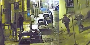 Mladí vandalové v centru Plzně poškodili služební vůz strážníků